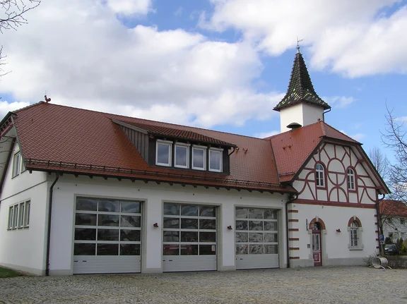 Das ist das Feuerhaus der Freiwilligen Feuerwehr Musterhausen